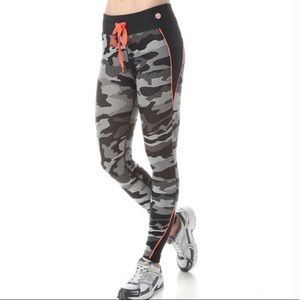 Trina Turk athletic leggings black gray camo